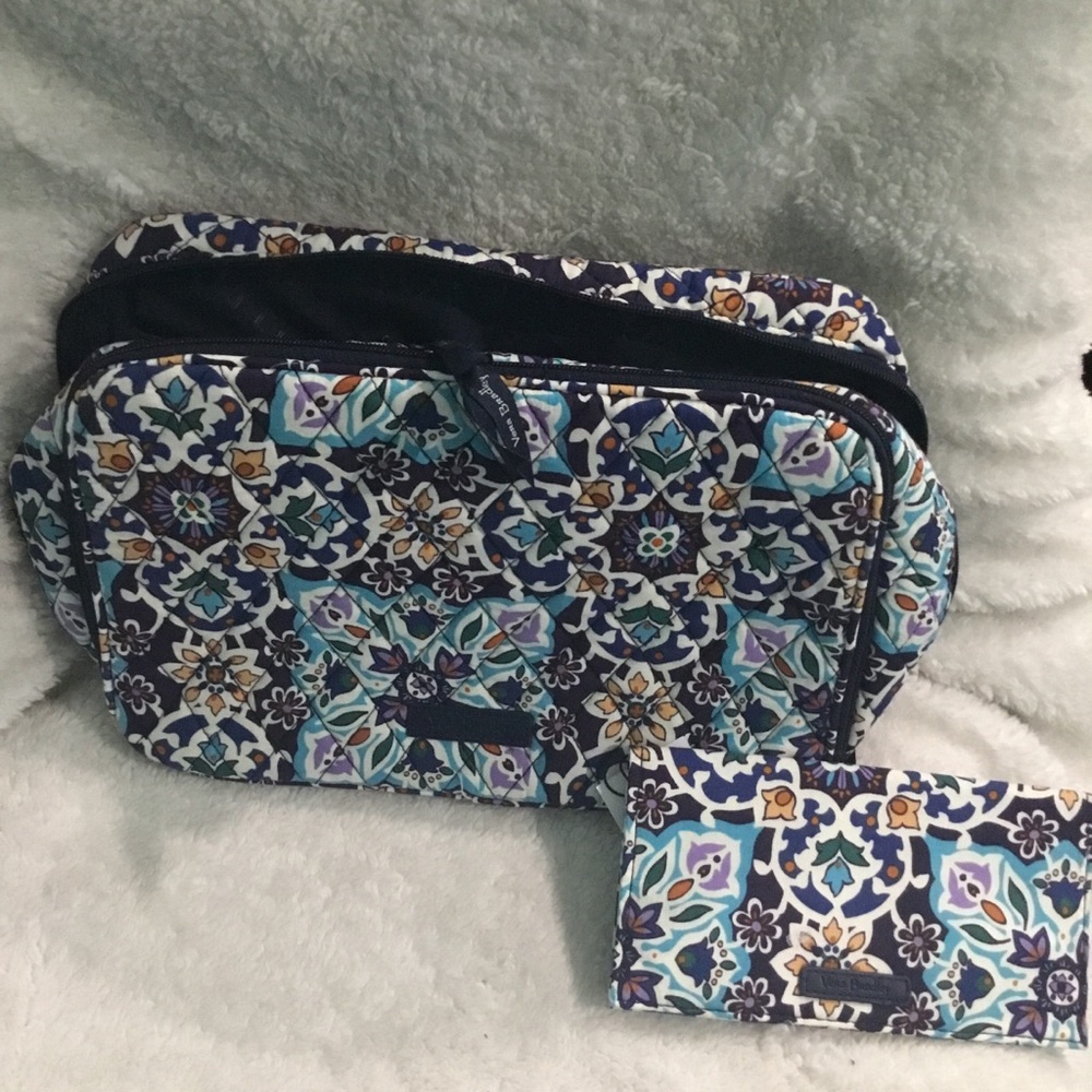 Vera Bradley Large Blush & Brush Make Up Case “Lisbon Medallion Cool”
